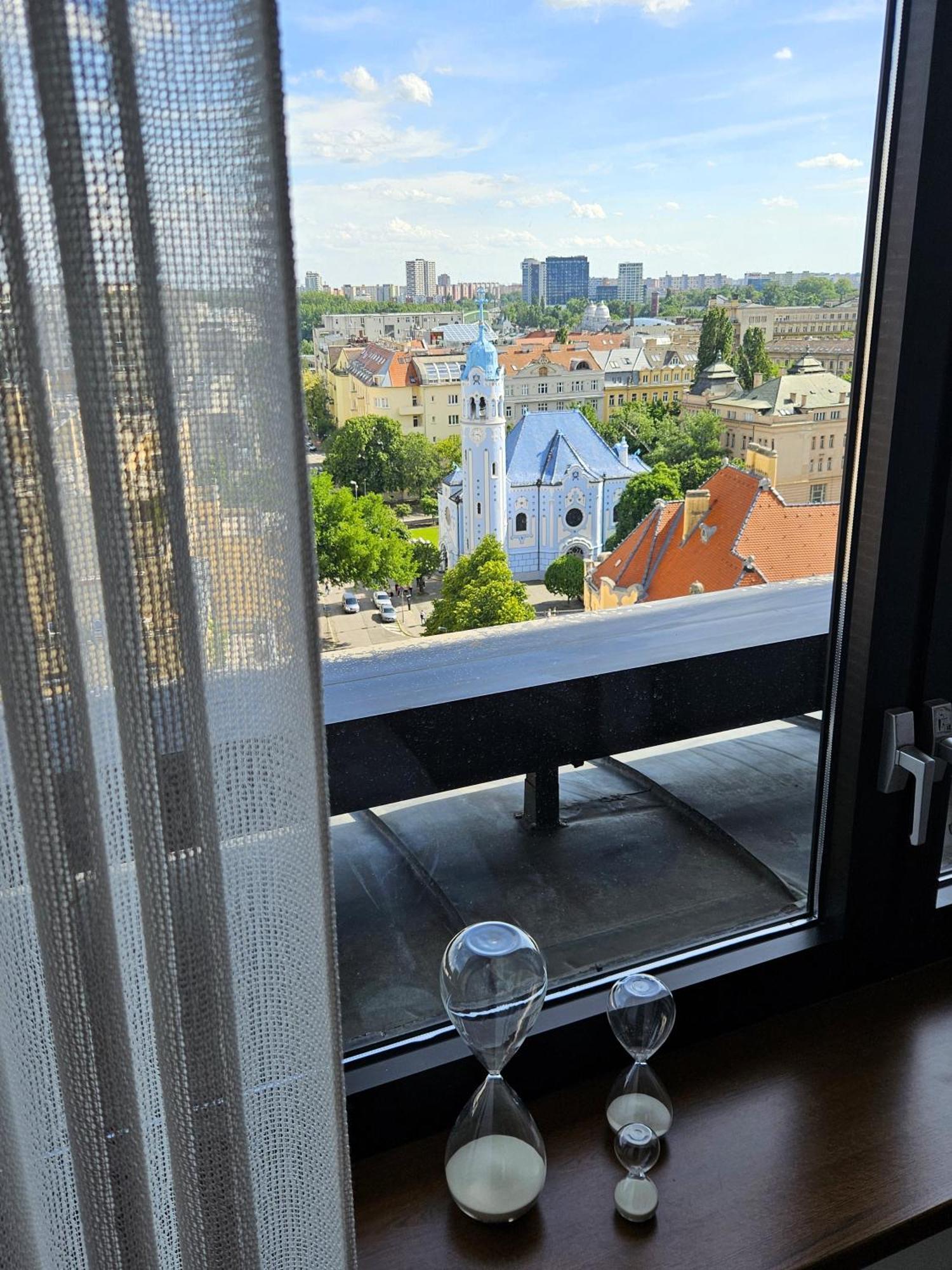 Panorama View Design Apt In Old Town - Free Parking Bratislava Bagian luar foto