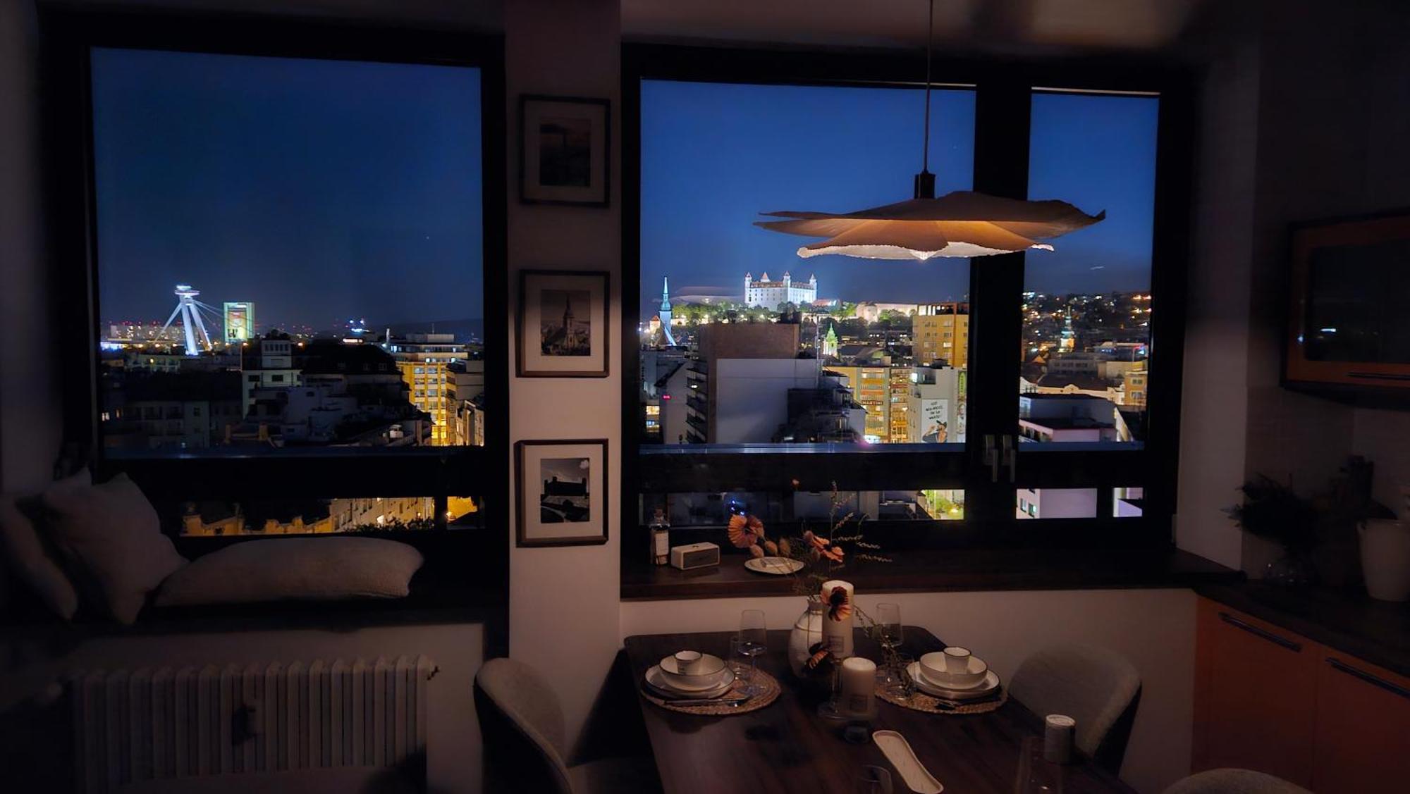 Panorama View Design Apt In Old Town - Free Parking Bratislava Bagian luar foto