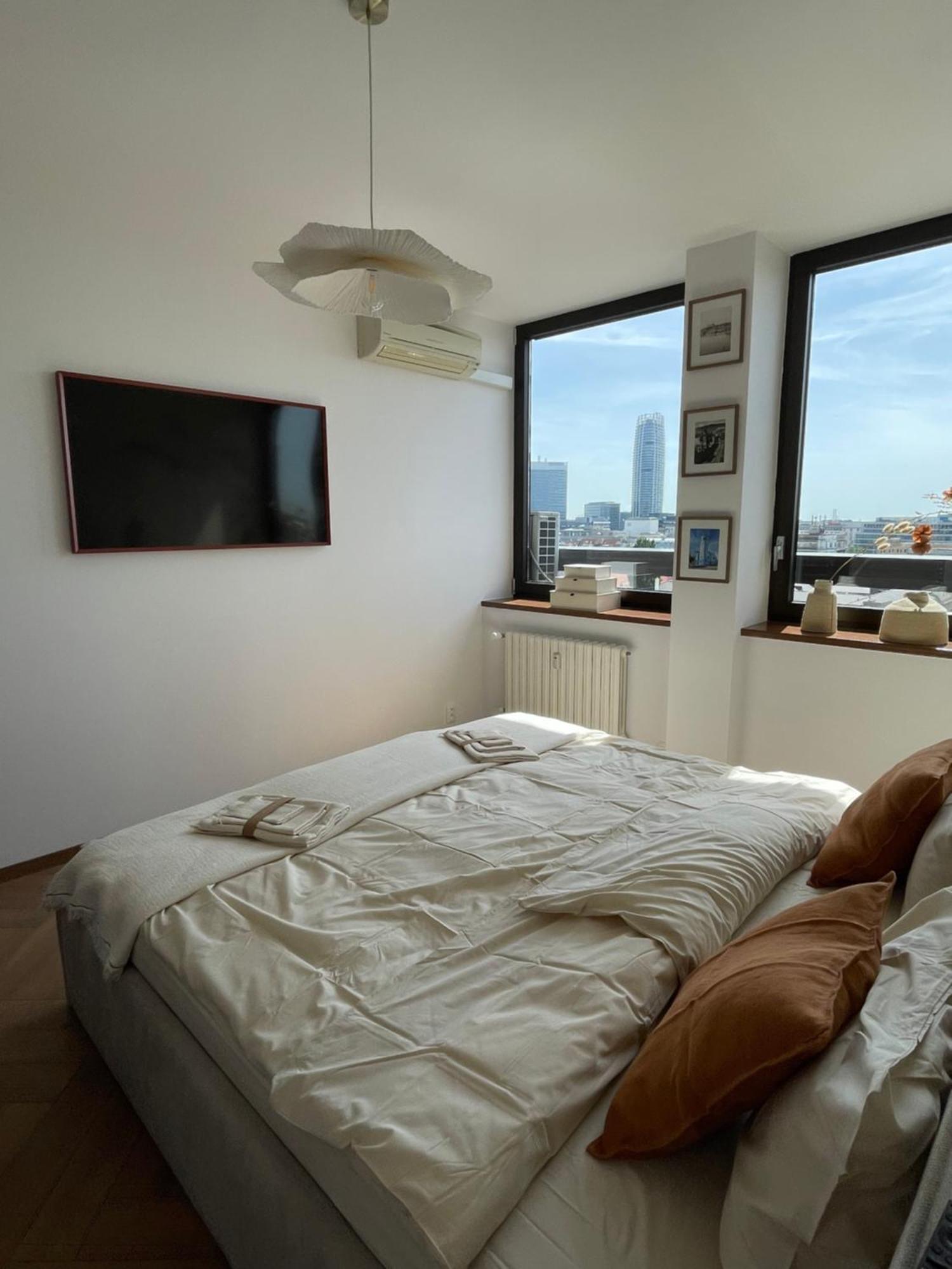 Panorama View Design Apt In Old Town - Free Parking Bratislava Bagian luar foto
