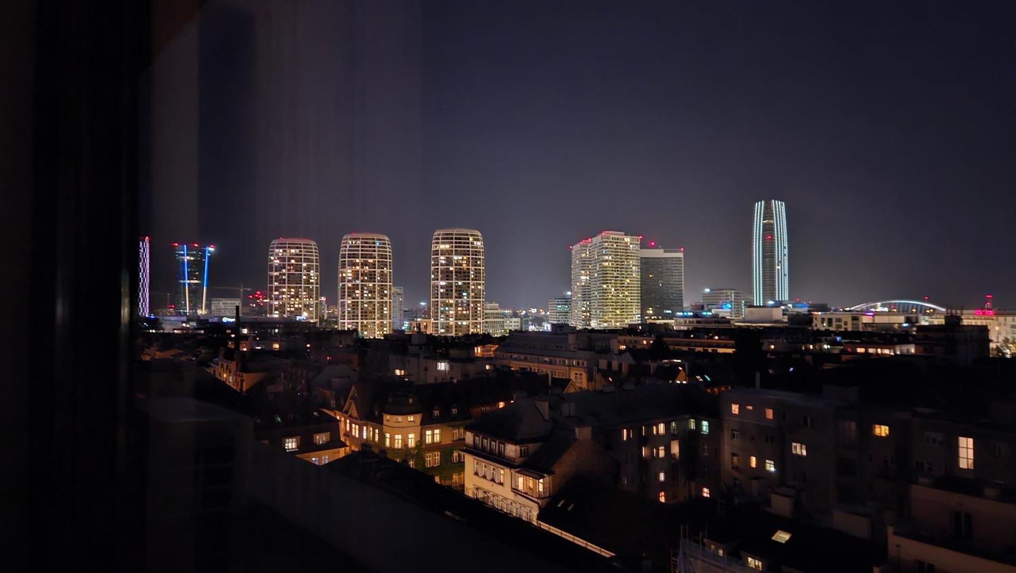 Panorama View Design Apt In Old Town - Free Parking Bratislava Bagian luar foto